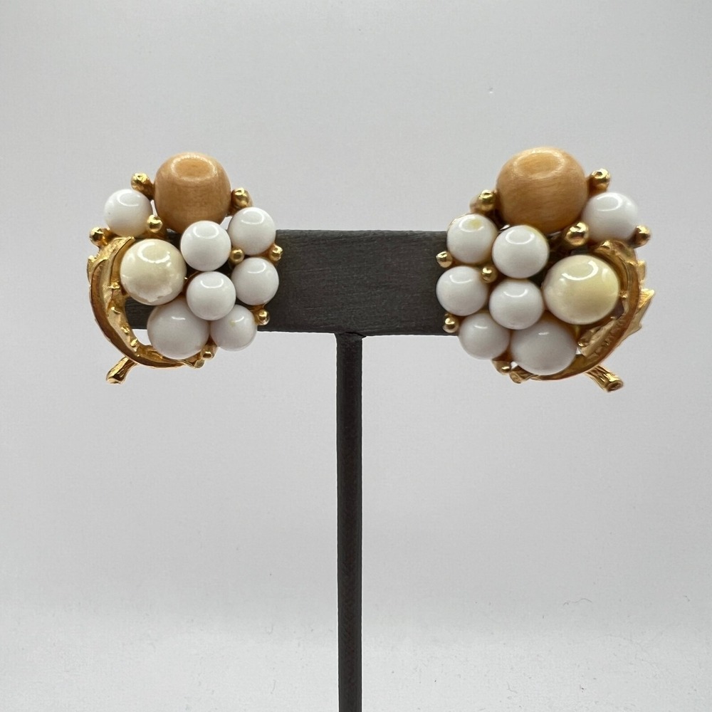Vintage Acorn Clip On Earrings White Brown Tan Beads Gold‎ Tone